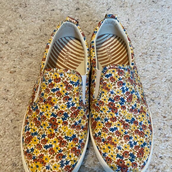 NWOB Taos Floral Slip On Shoes - Picture 2 of 3